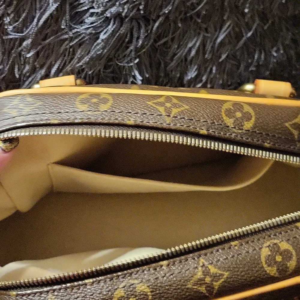 LOUIS VUITTON 🎀 EXCELLENT CONDITION 🩵DISCONTINUED 💄**MANHATTAN PM**💄 - Picture 6 of 14